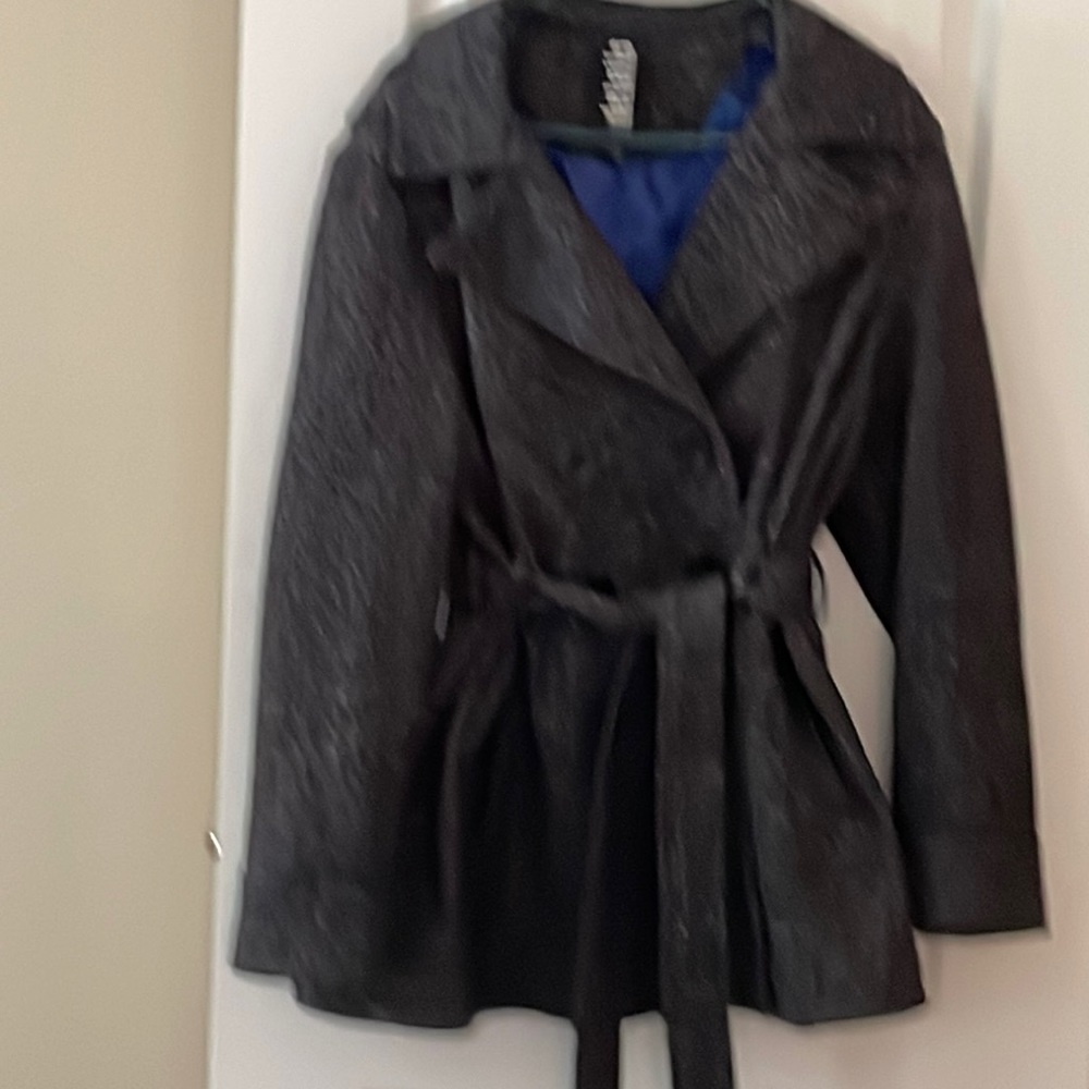Lined coat with large buttons and pockets
